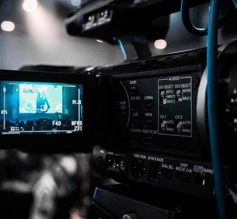 kameraarkasi2 rb8iilrxur9iu1exldexaabt7e31qfyd01e5z0w6i0 - Video Prodüksiyonun Markalar İçin Önemi